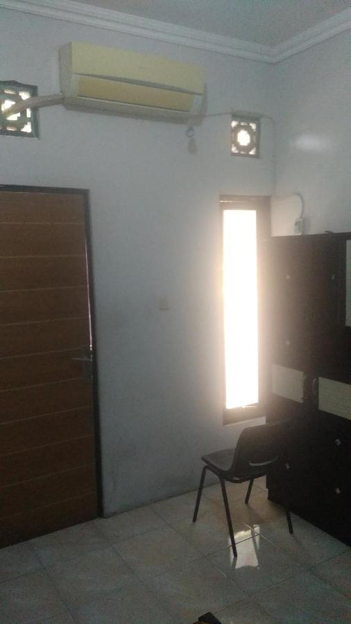 Kost Backpacker Hotel Sidoarjo Exterior photo
