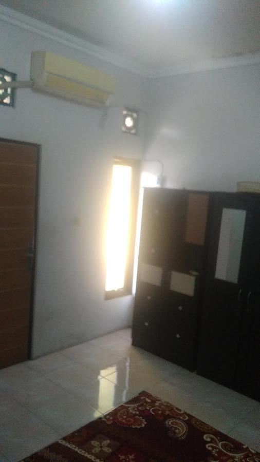 Kost Backpacker Hotel Sidoarjo Exterior photo