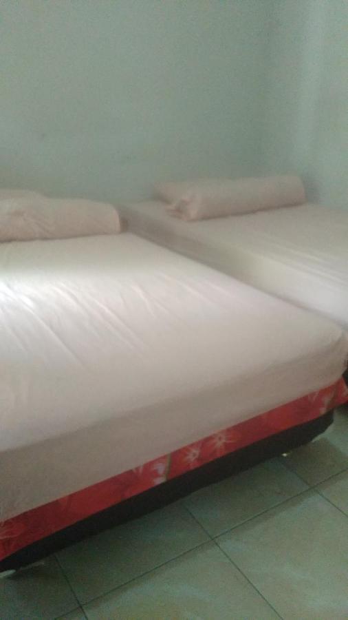 Kost Backpacker Hotel Sidoarjo Exterior photo