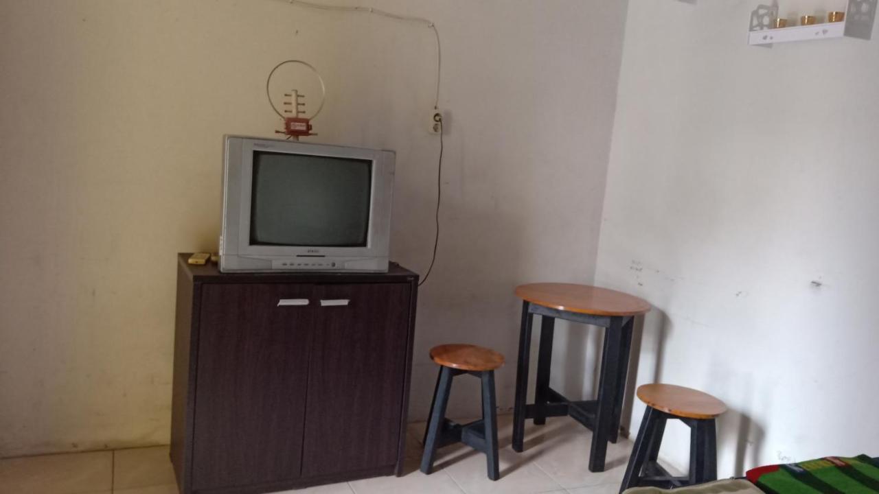 Kost Backpacker Hotel Sidoarjo Exterior photo