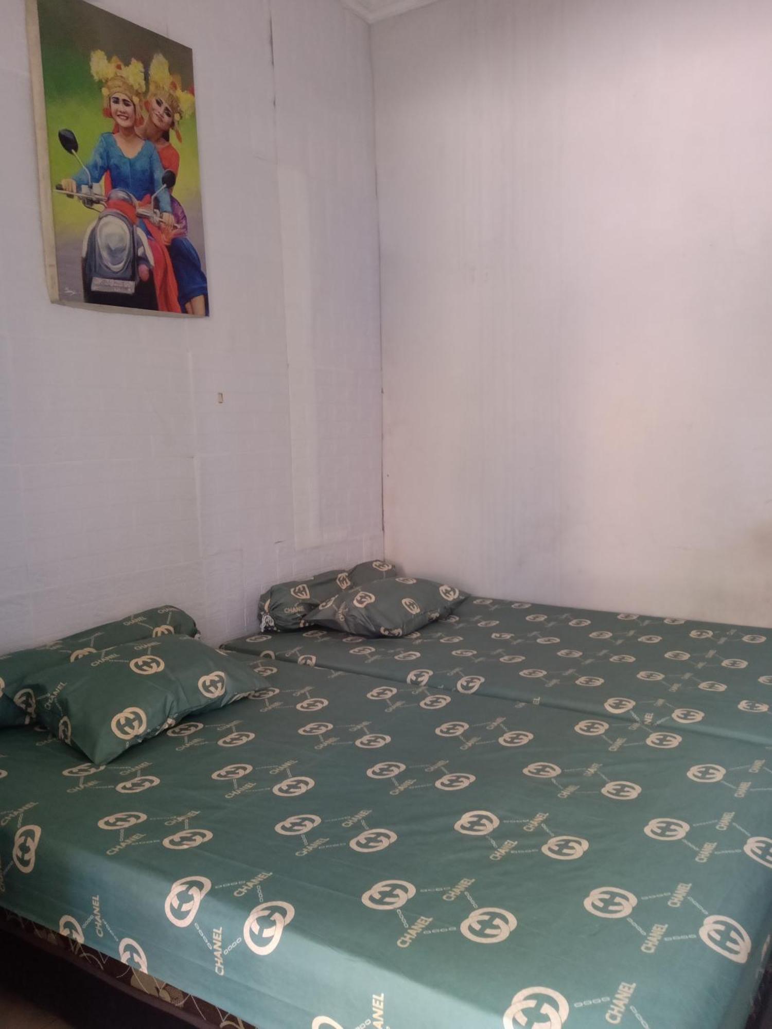 Kost Backpacker Hotel Sidoarjo Exterior photo