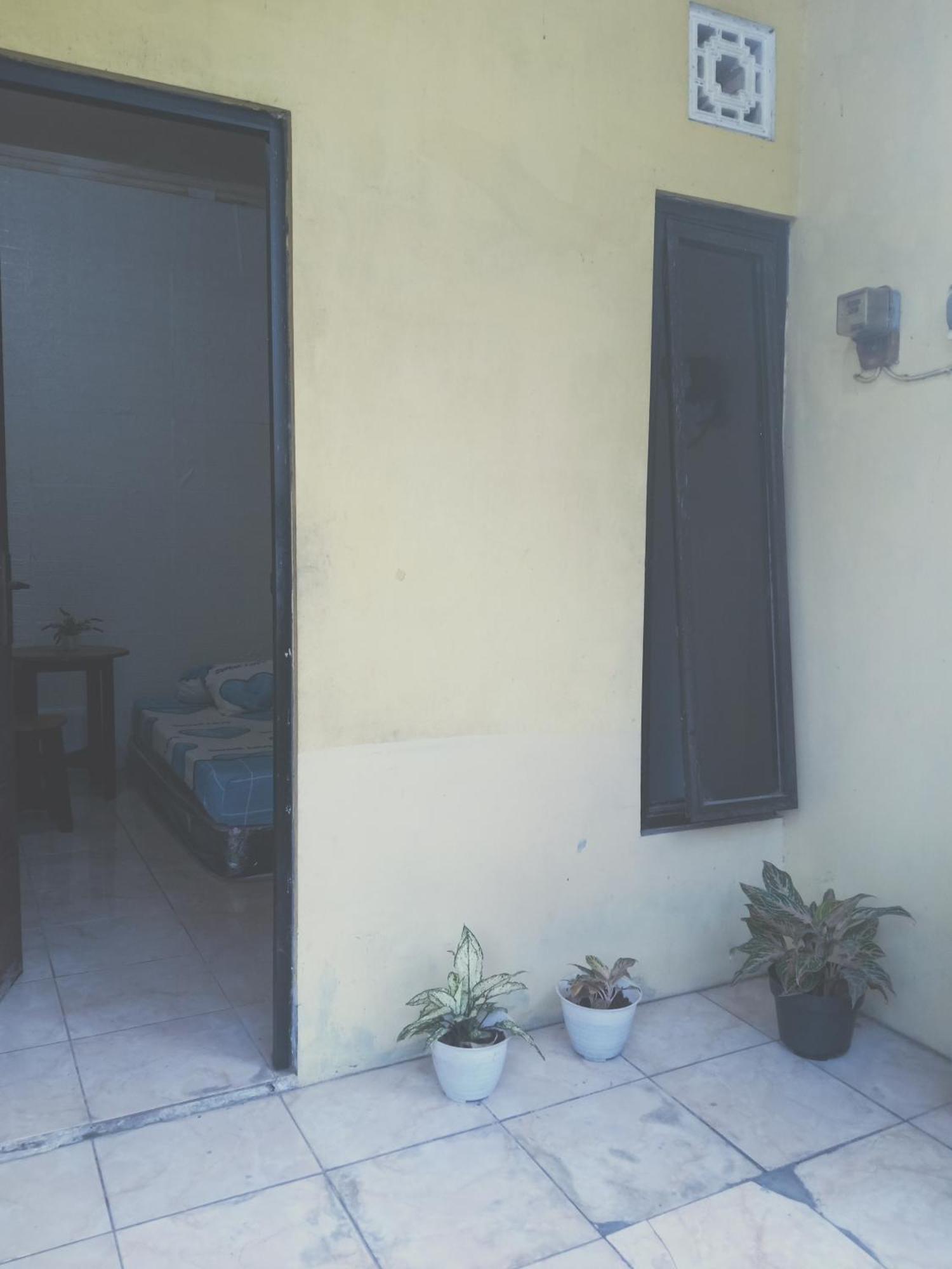 Kost Backpacker Hotel Sidoarjo Exterior photo