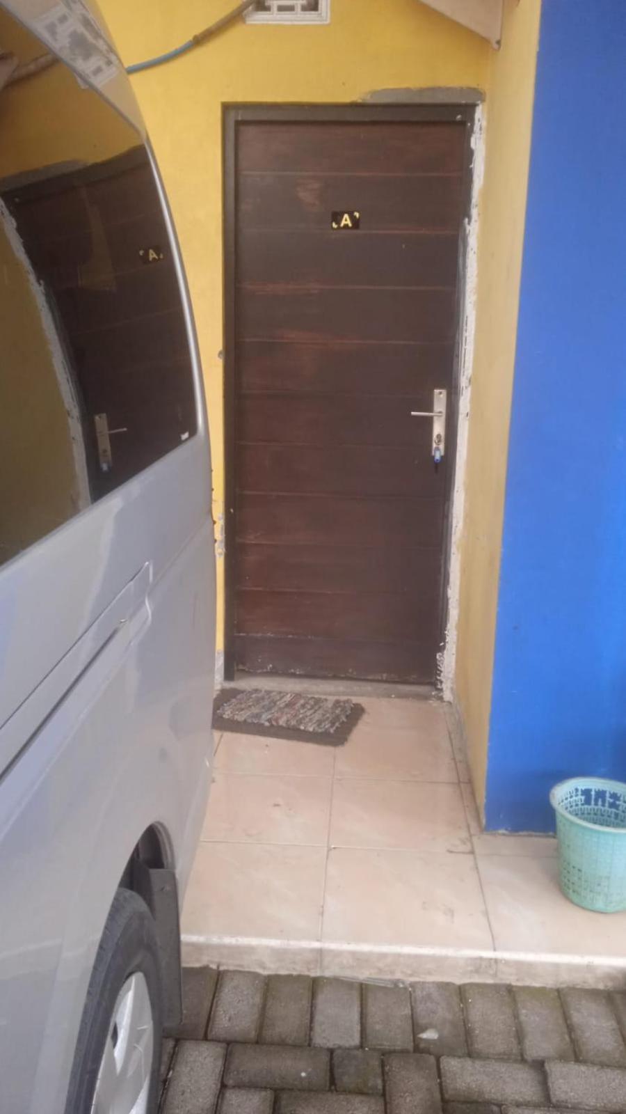 Kost Backpacker Hotel Sidoarjo Room photo